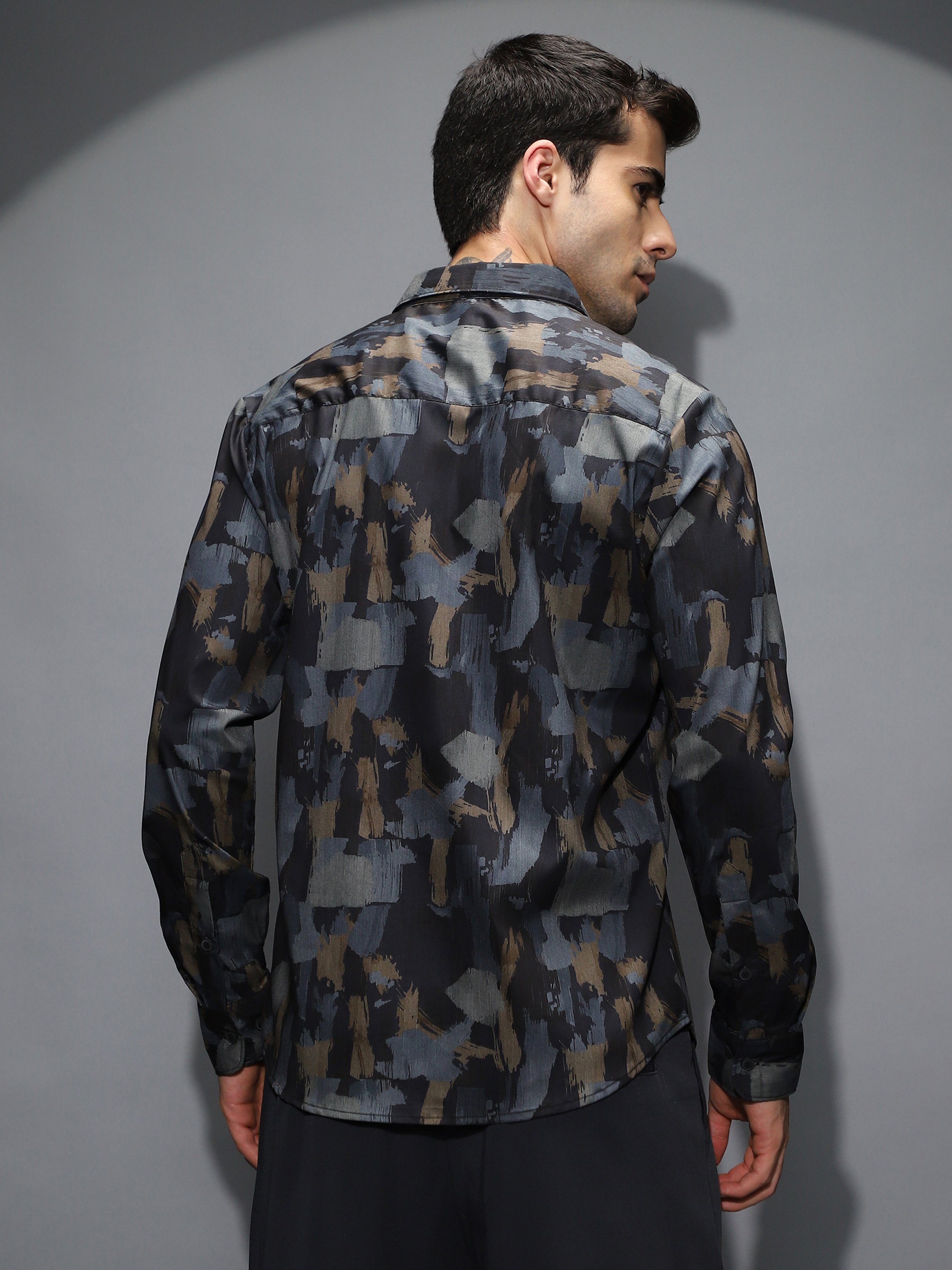 Men Abstract Print Spread Collar Shirt