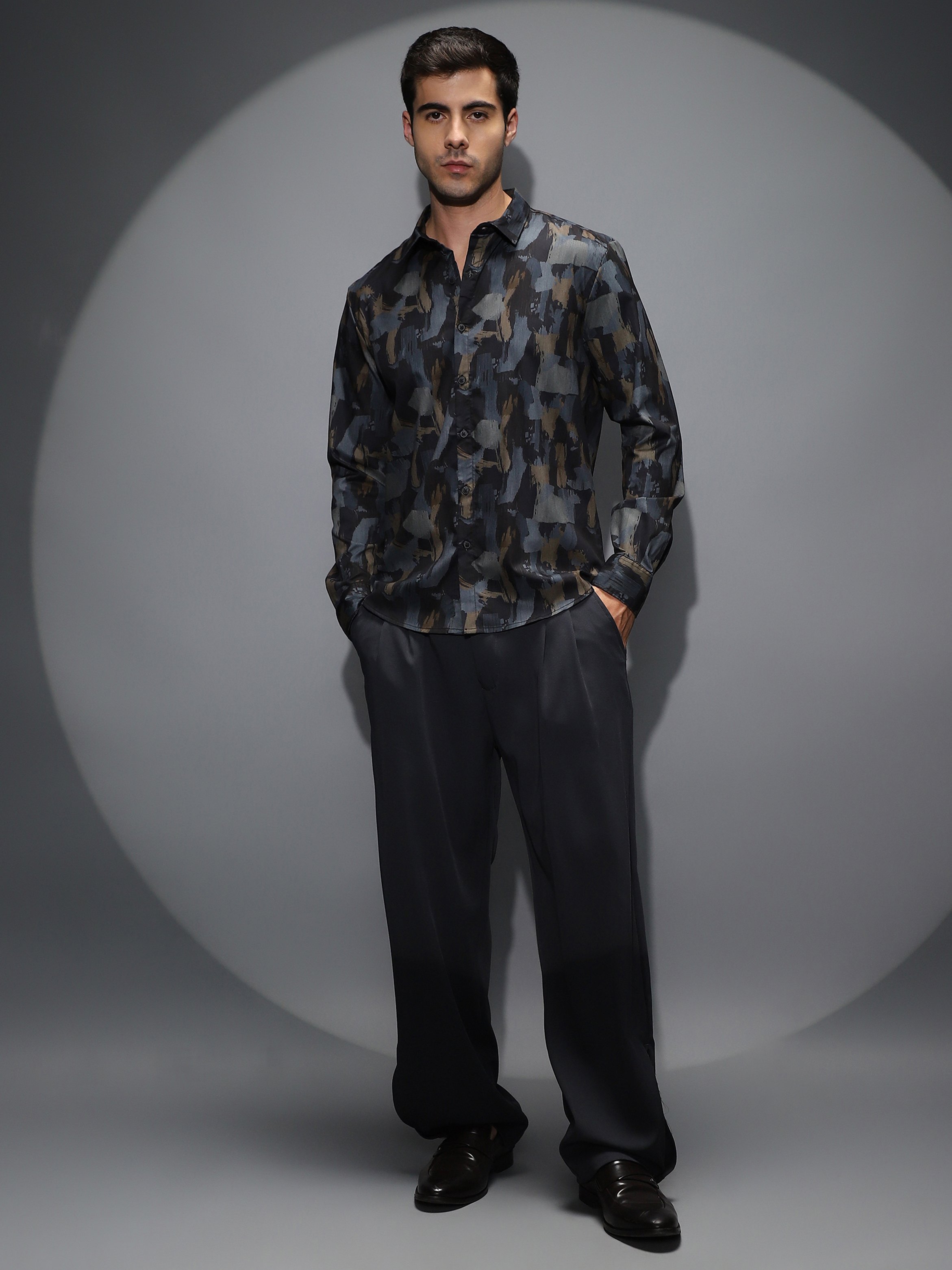 Men Abstract Print Spread Collar Shirt