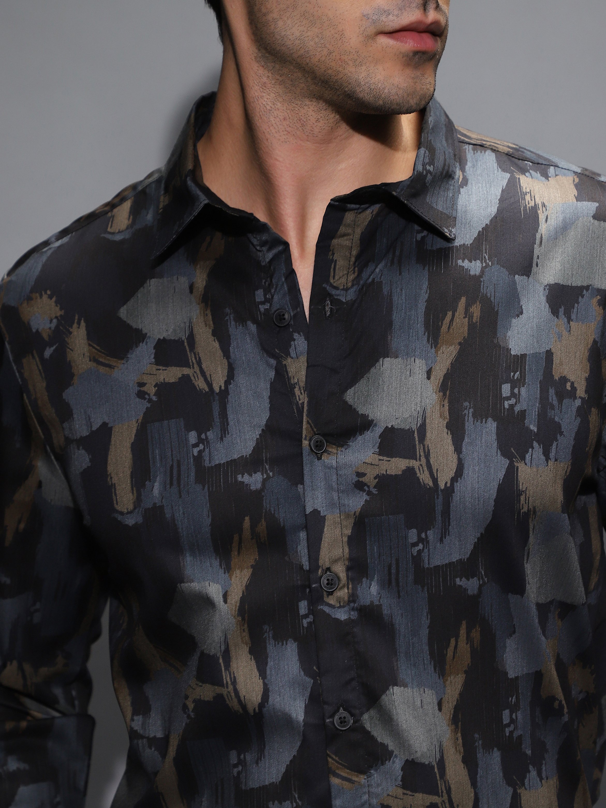 Men Abstract Print Spread Collar Shirt
