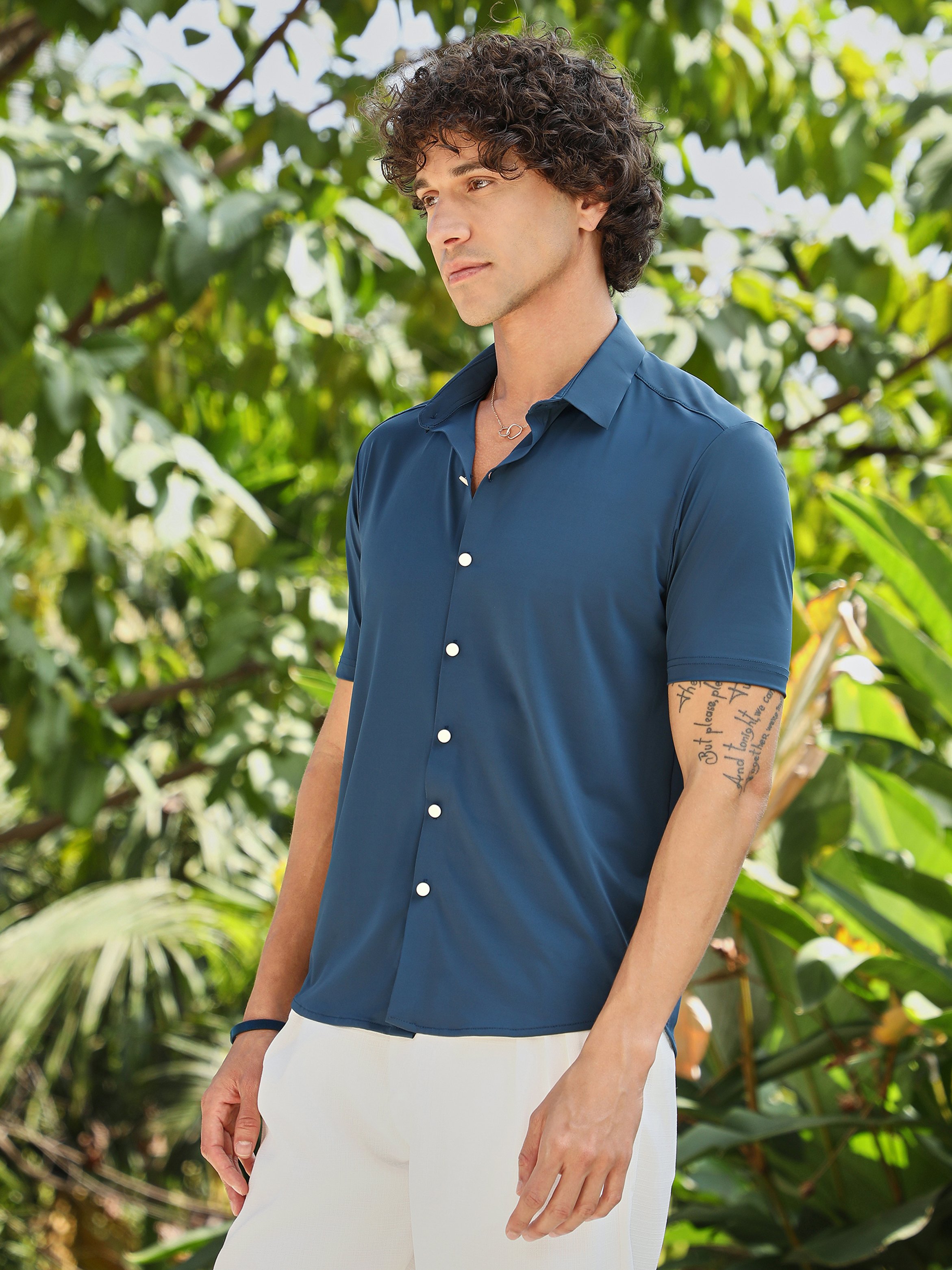 Men Blue Seamless Solid Shirt