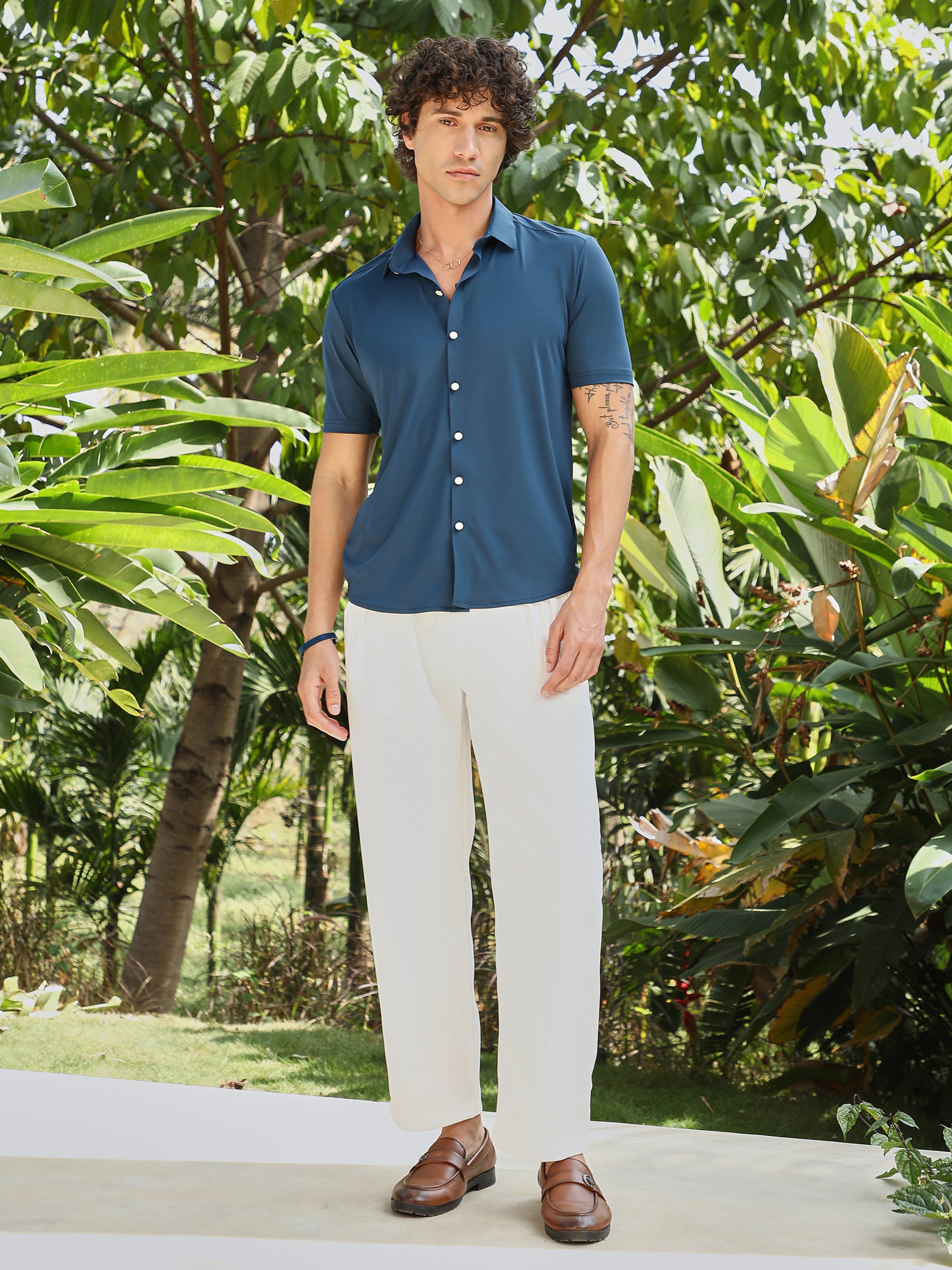 Men Blue Seamless Solid Shirt