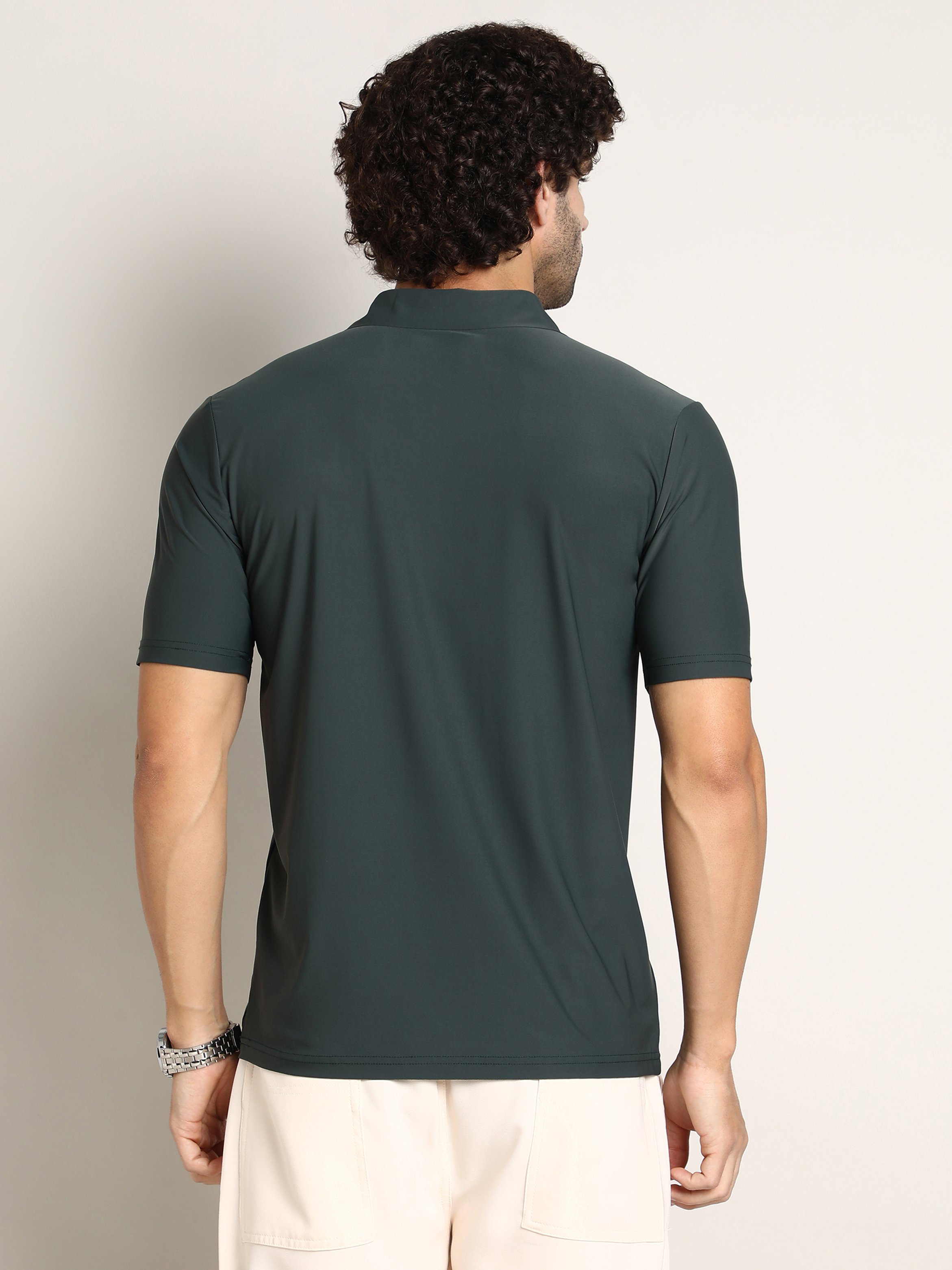 Men Green Seamless Solid Polo T-Shirt