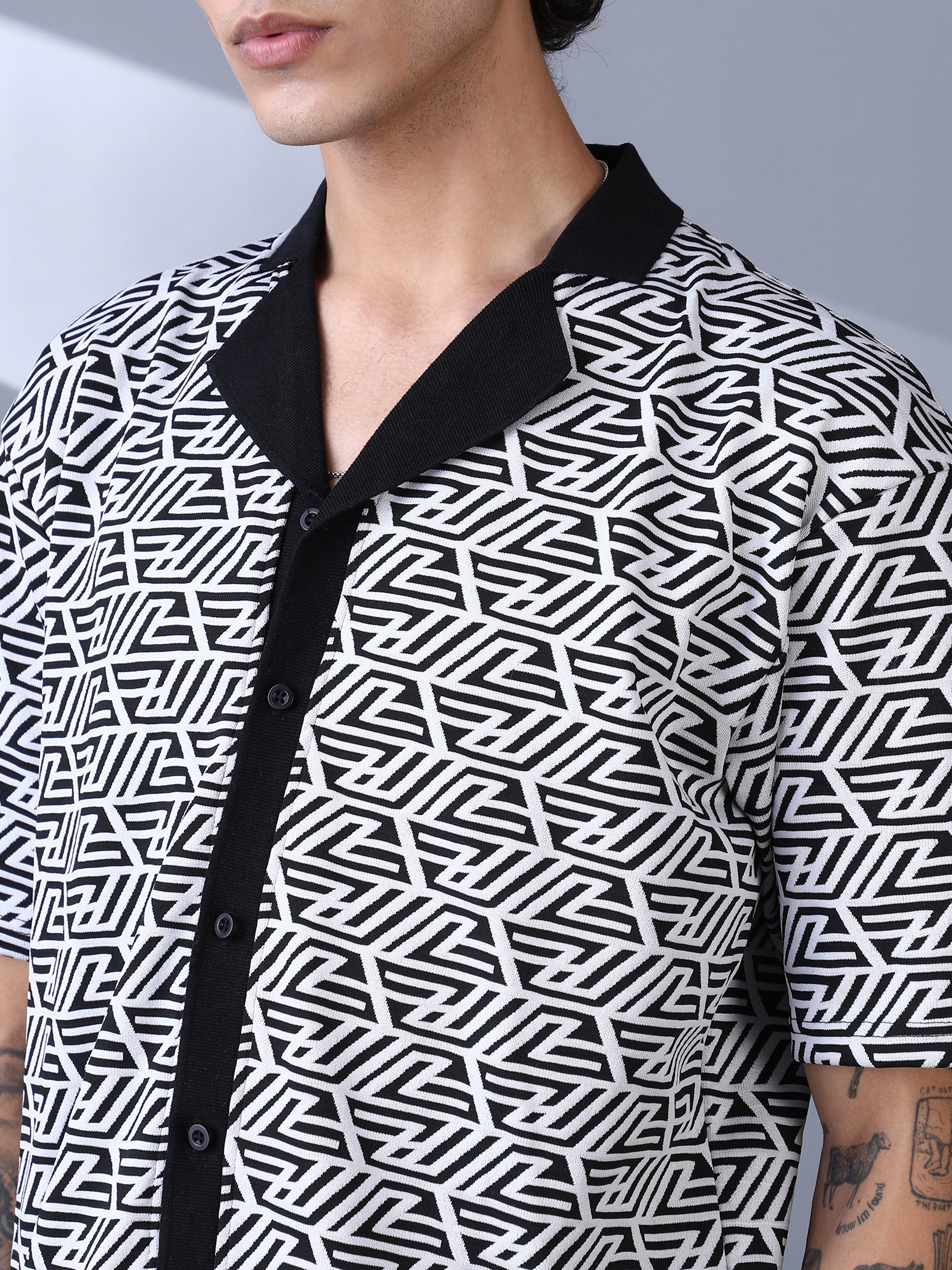 Men Geometric Print Cuban Collar Shirt