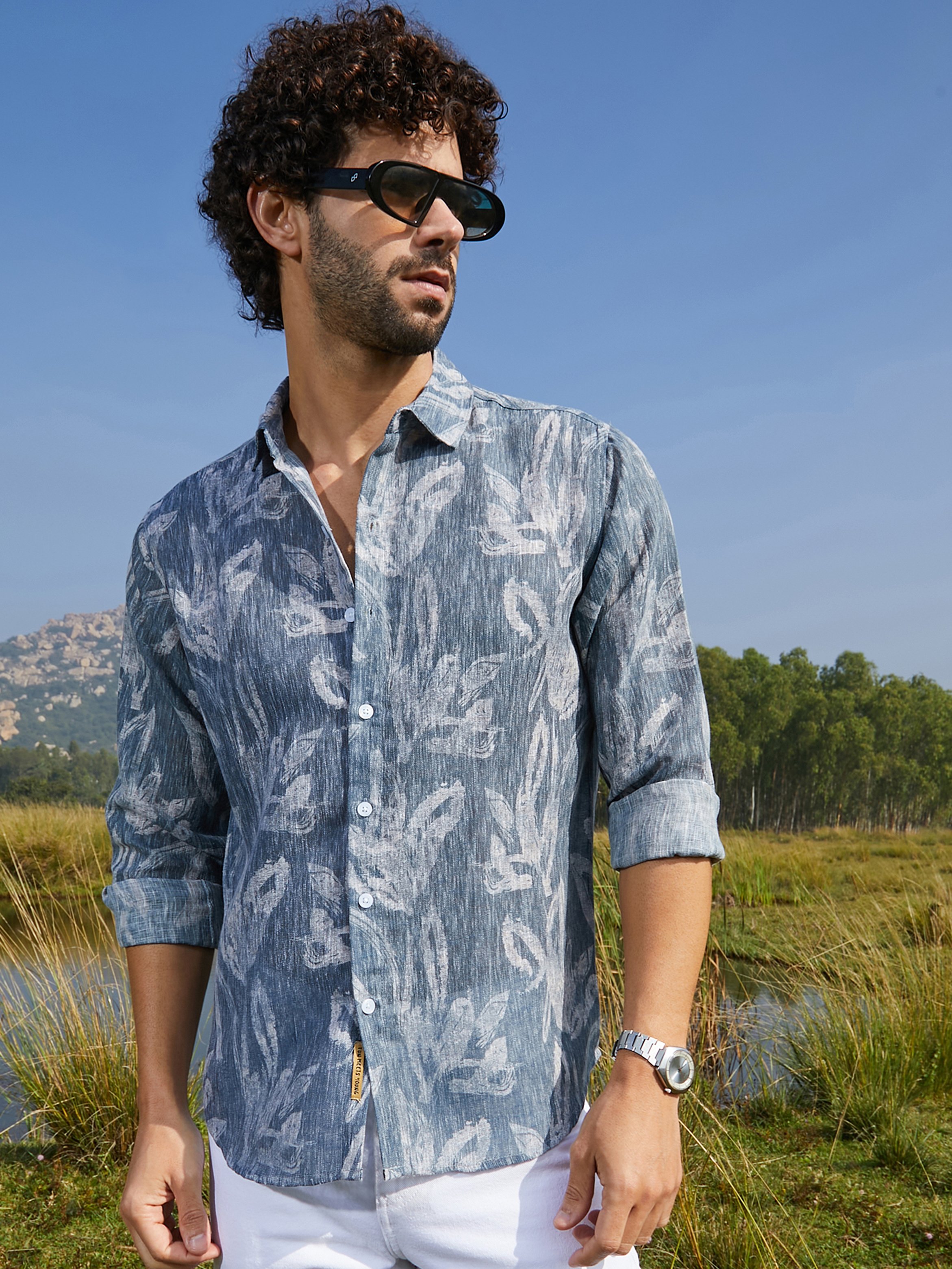 Men Blue Textured Leaf Print Linen Shirt