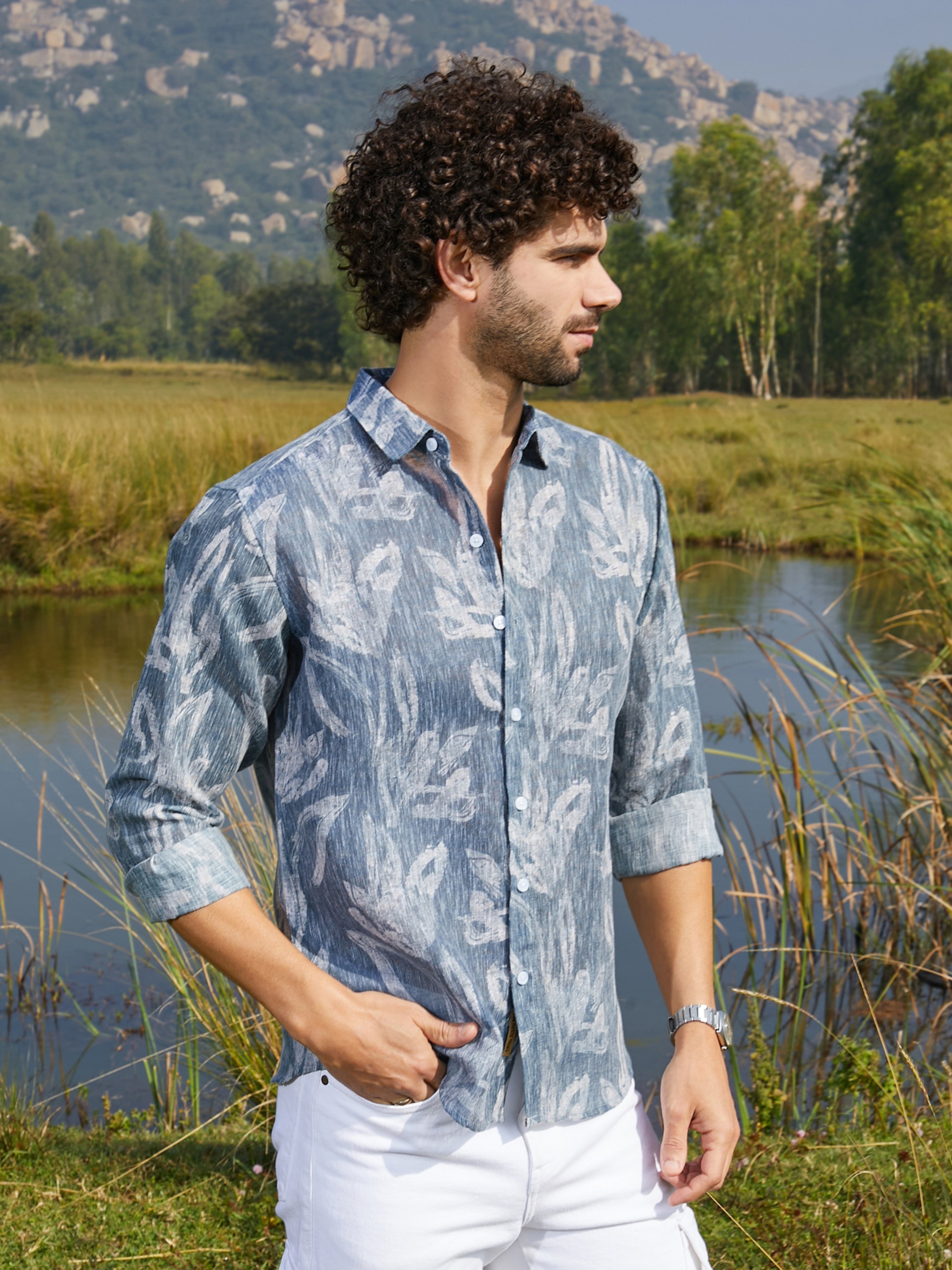 Men Blue Textured Leaf Print Linen Shirt