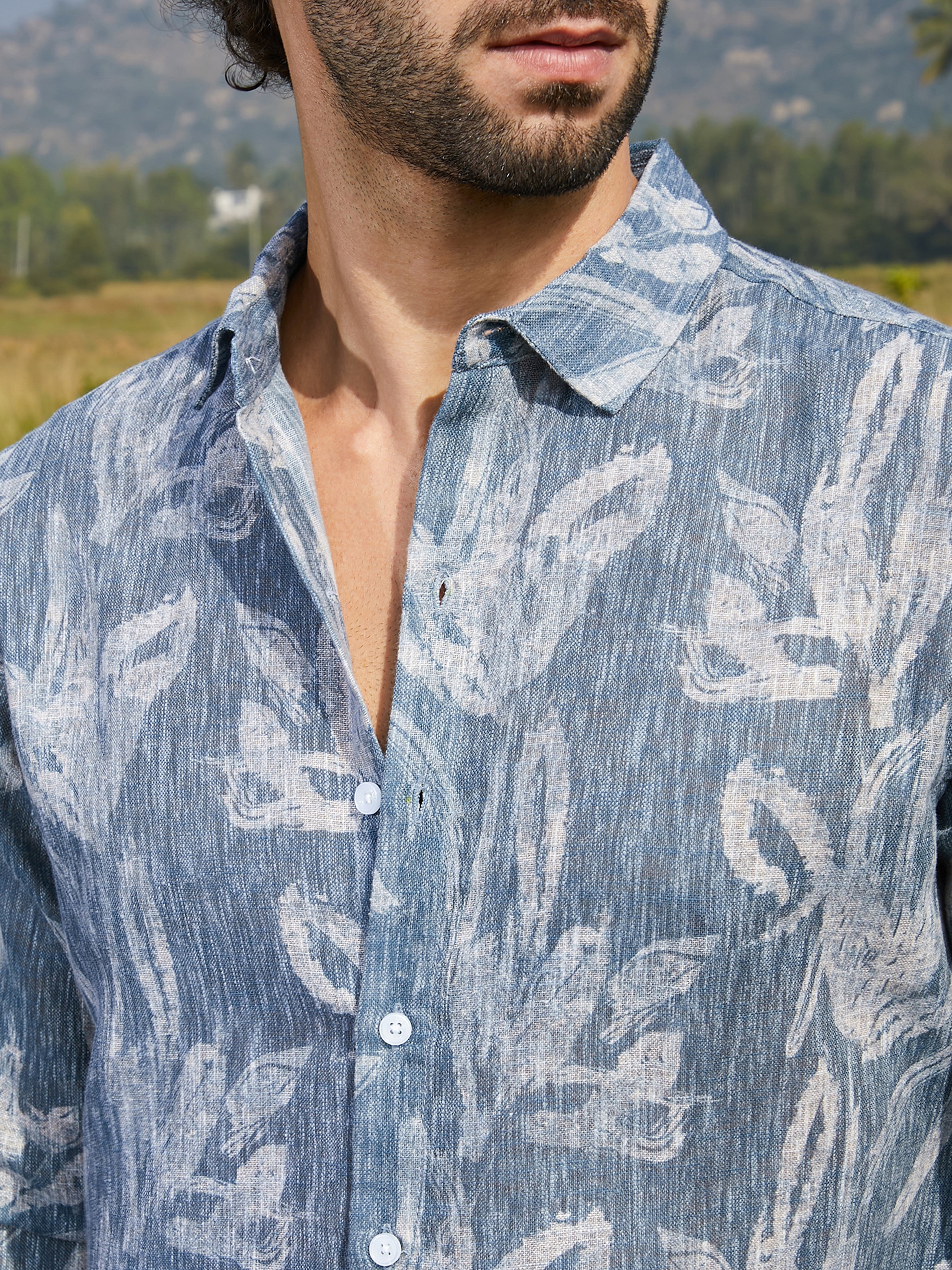 Men Blue Textured Leaf Print Linen Shirt