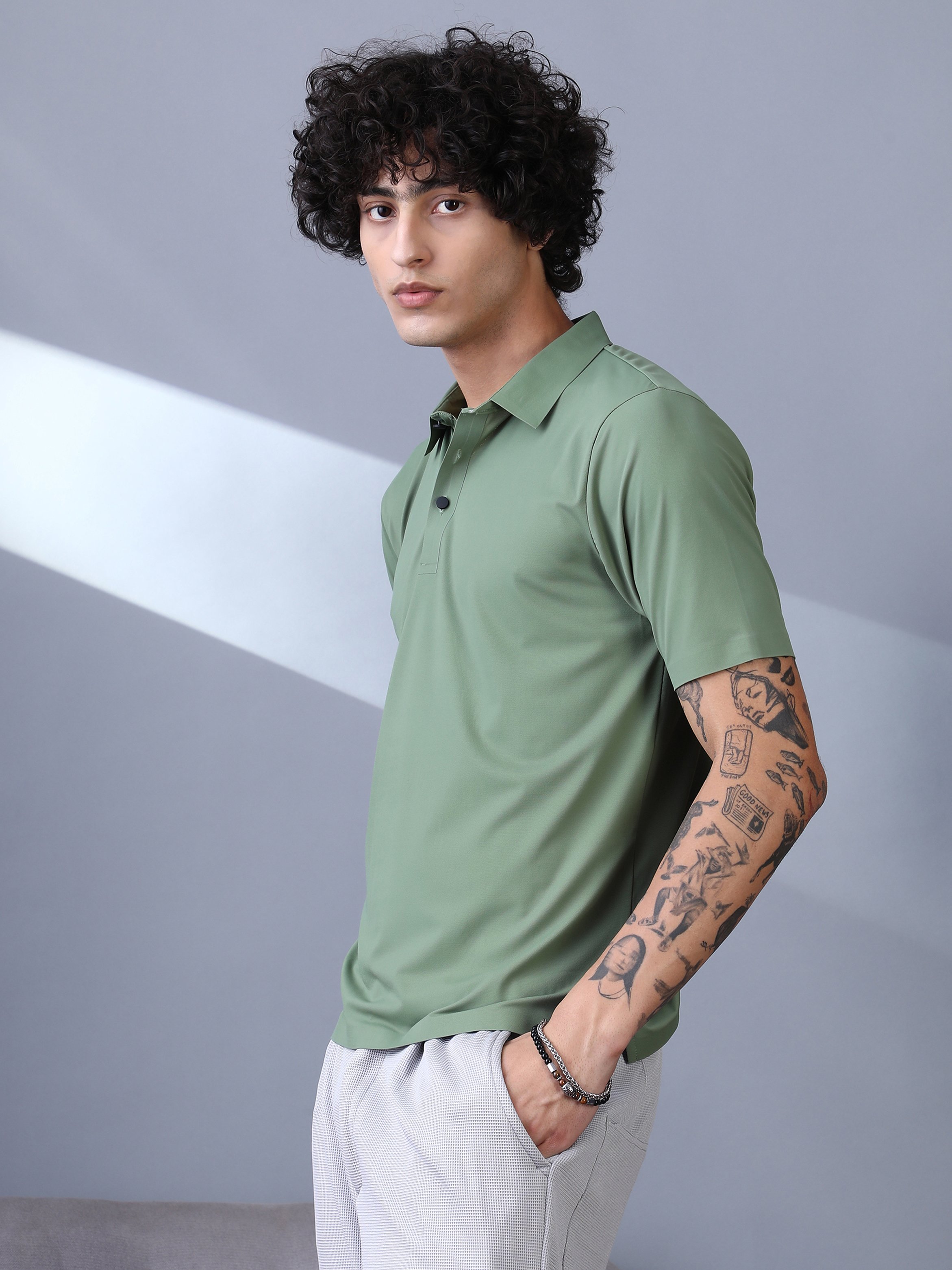 Men Green Seamless Solid Polo T-Shirt