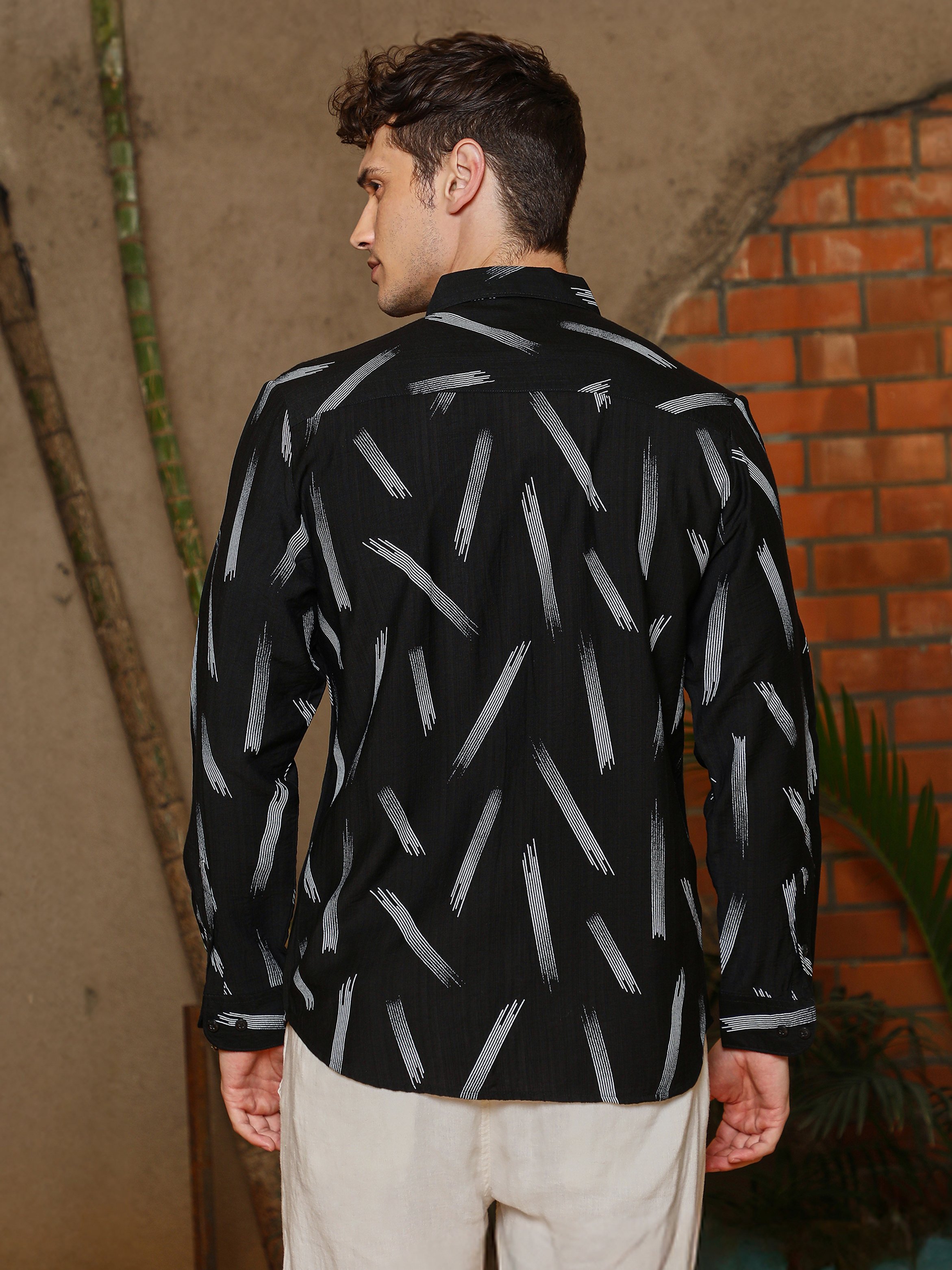 Men Black Abstract Print Spread Collar Shirt