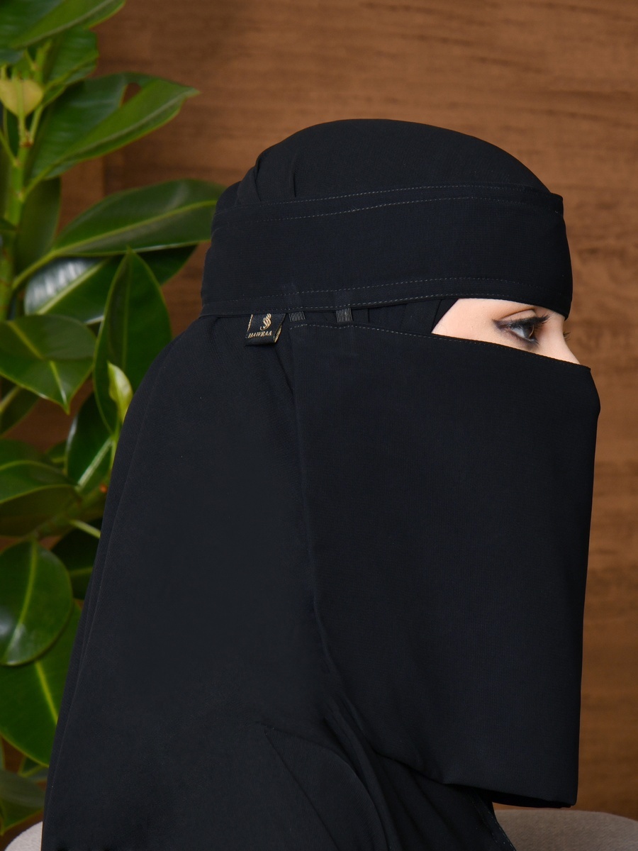 نقاب سادة برباط إغلاق