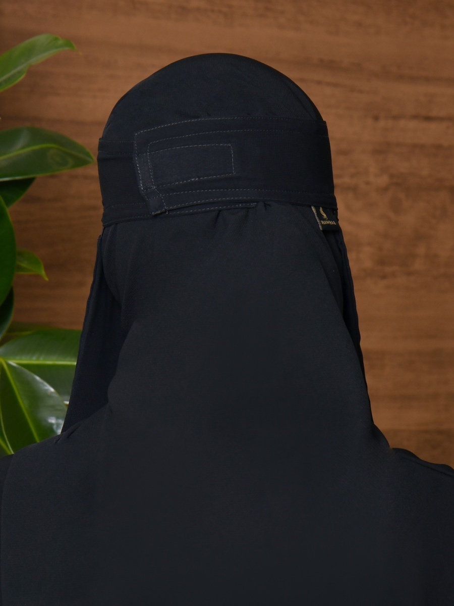 نقاب سادة برباط إغلاق