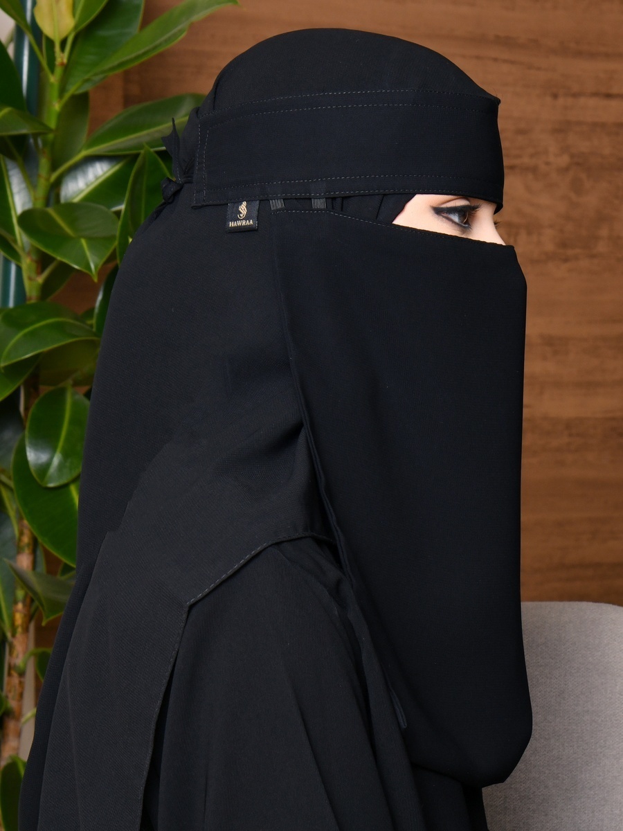 نقاب سادة برباط إغلاق