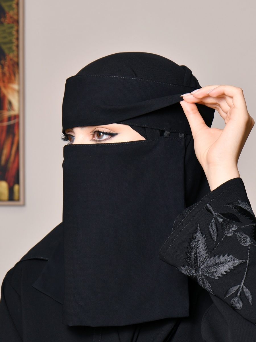 نقاب سادة برباط إغلاق