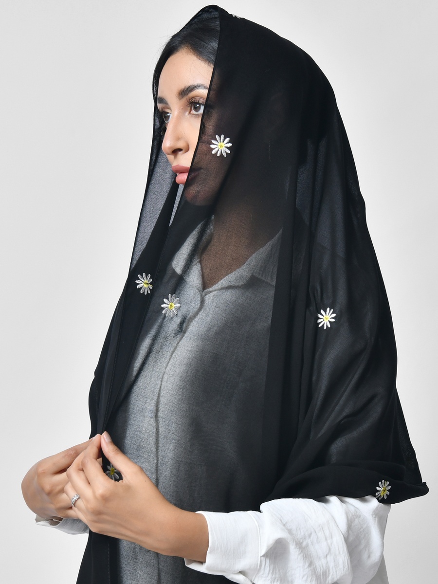 Daisy Embroidery Hijab
