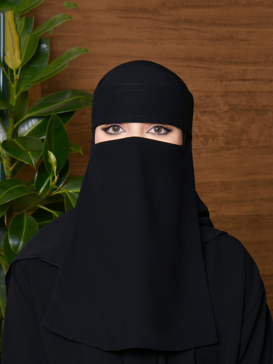نقاب سادة برباط إغلاق