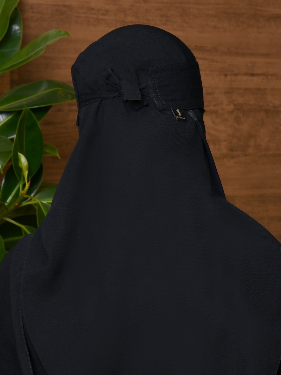 نقاب سادة برباط إغلاق