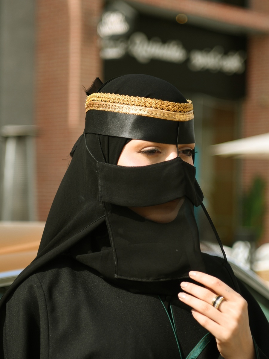 برقع مزين