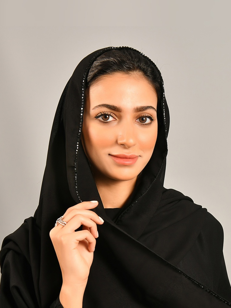 حجاب بحواف مزينة بالخرز