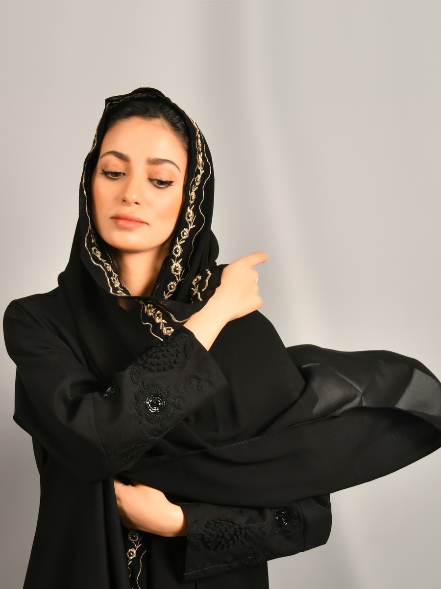 حجاب بتطريز أزهار