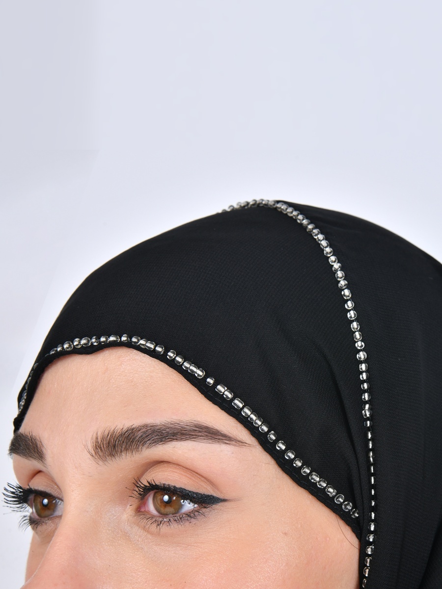 حجاب بحواف مزينة بالخرز