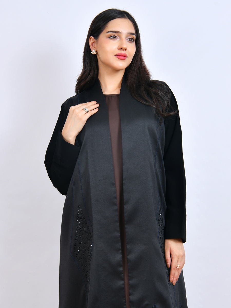عباية مزينة