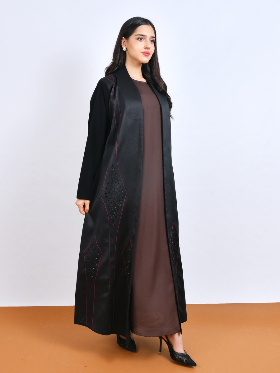 عباية مزينة