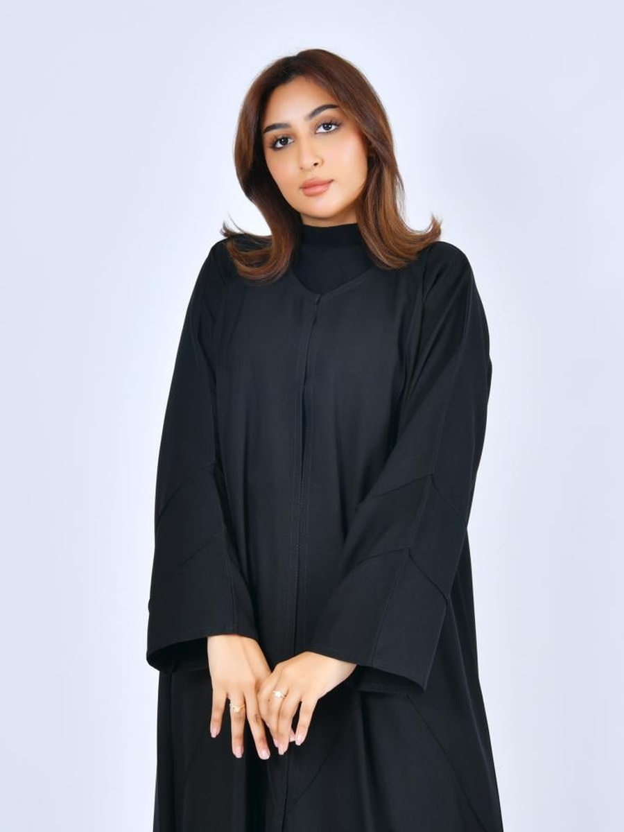 Black Geometric Pleats Abaya with Snap Closure
