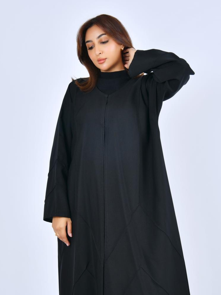 Black Geometric Pleats Abaya with Snap Closure