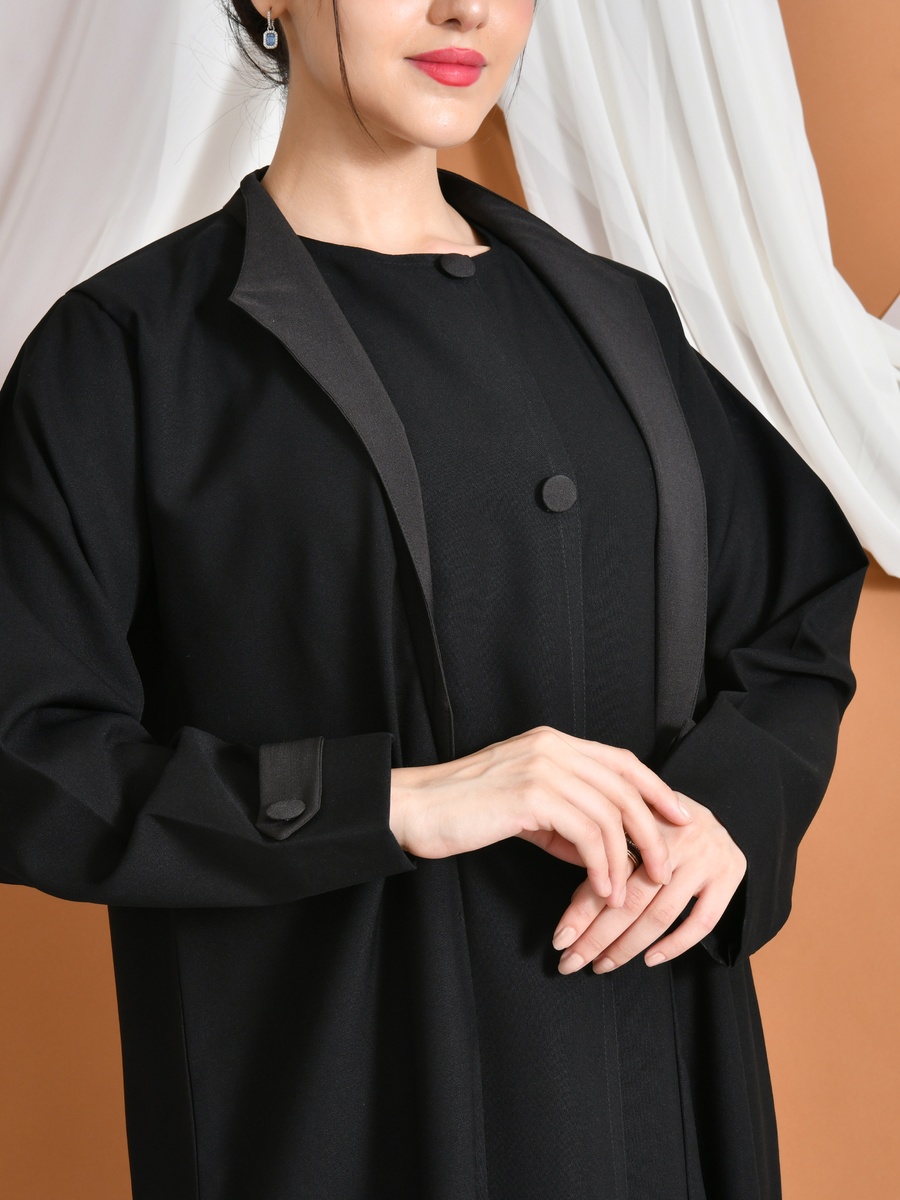 Black Wisam Abaya with Tuxedo Collar