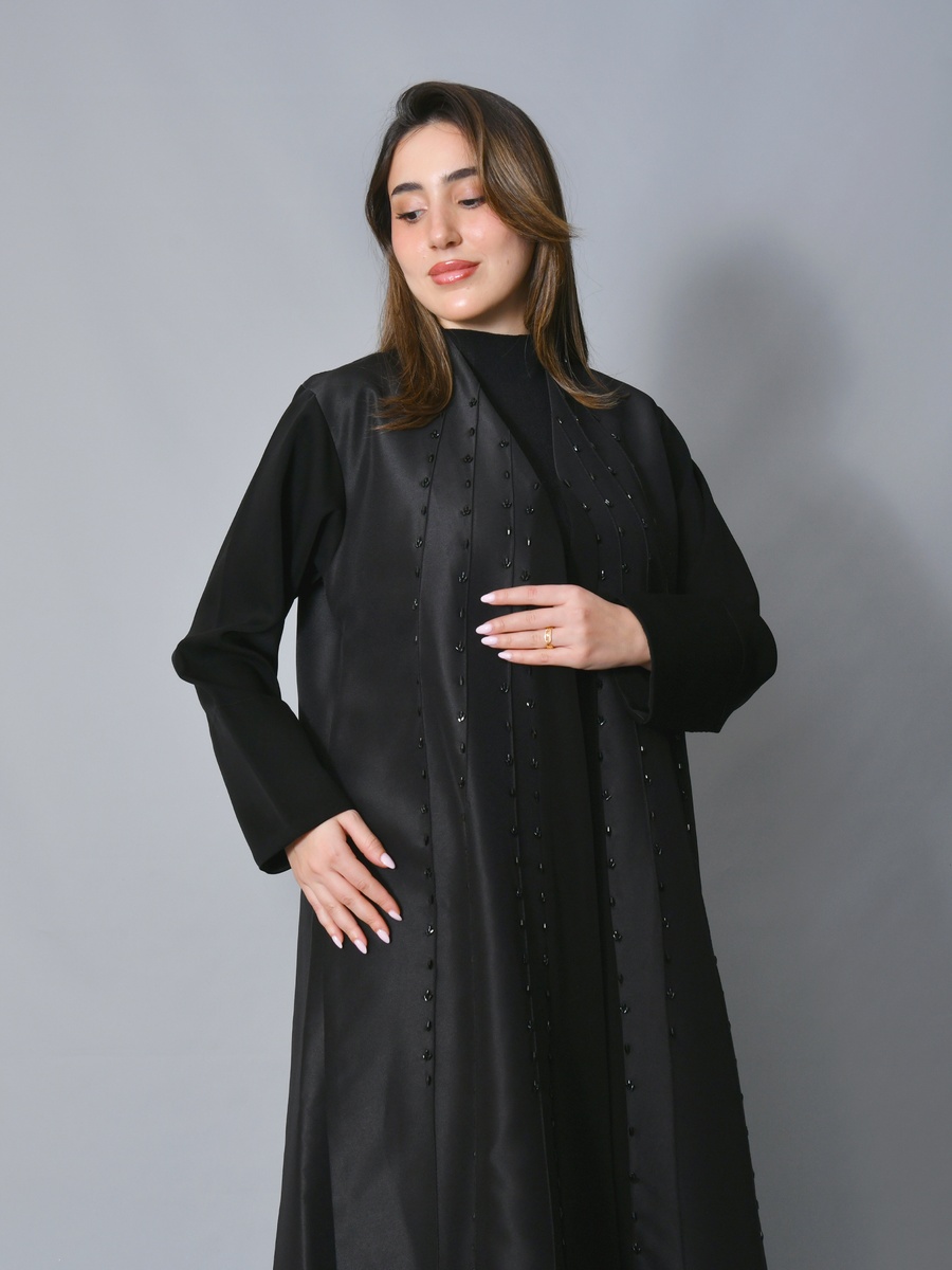عباية مزينة مفتوحة من الأمام