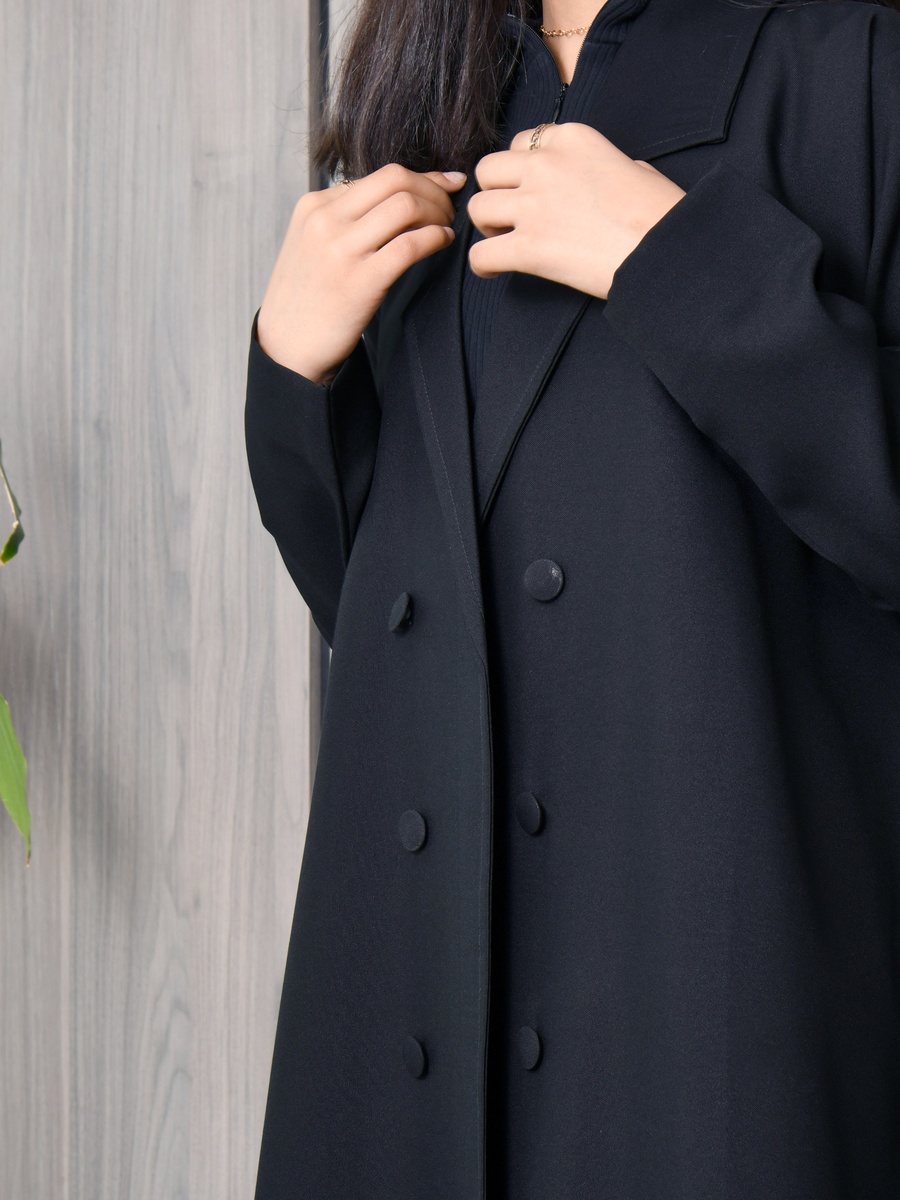 عباية لف بياقة مدببة