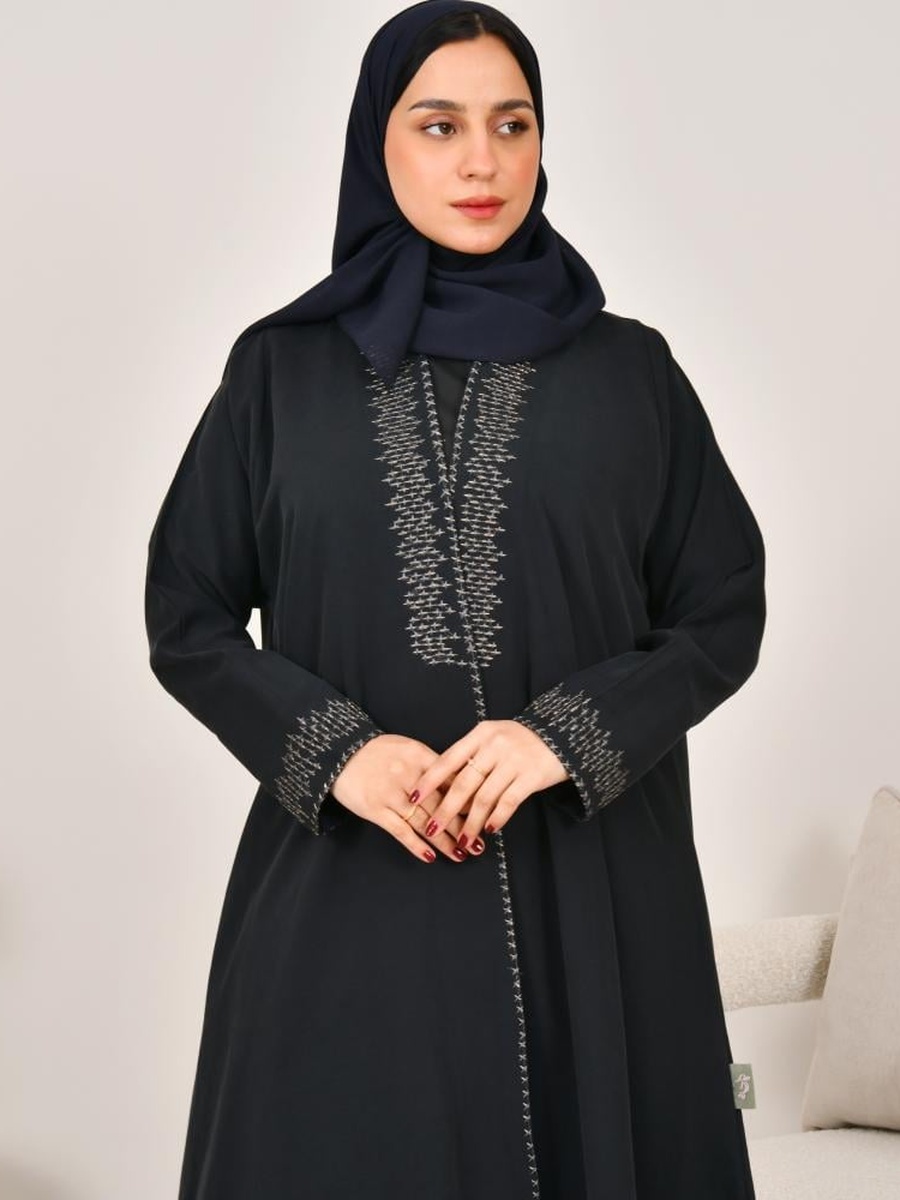 عباية بأكمام طويلة وتطريز - أسود