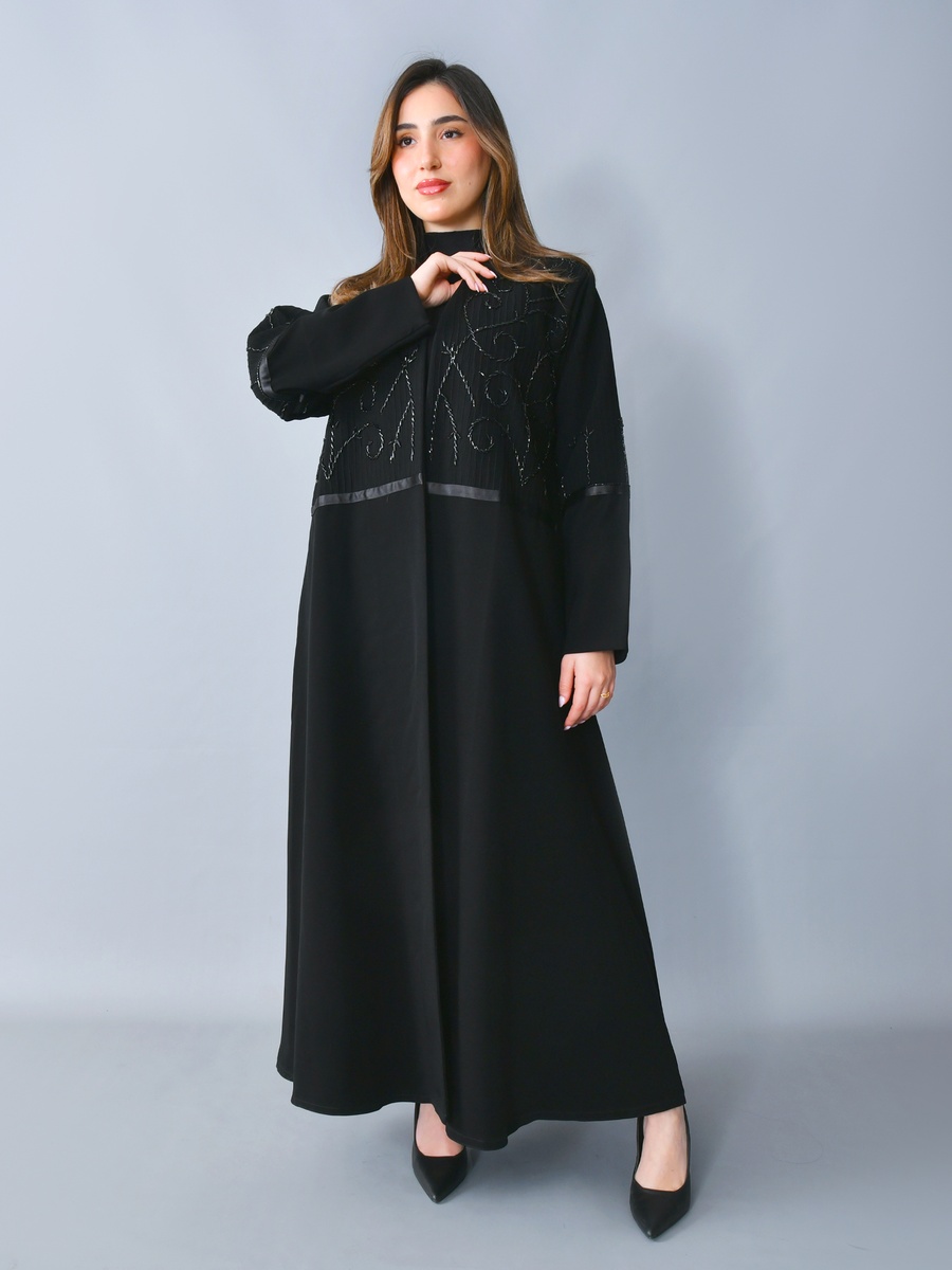 عباية مزينة
