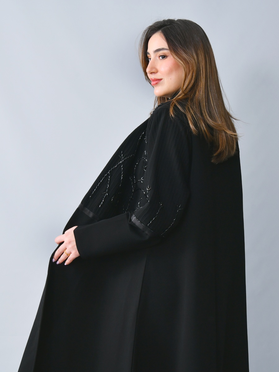 عباية مزينة