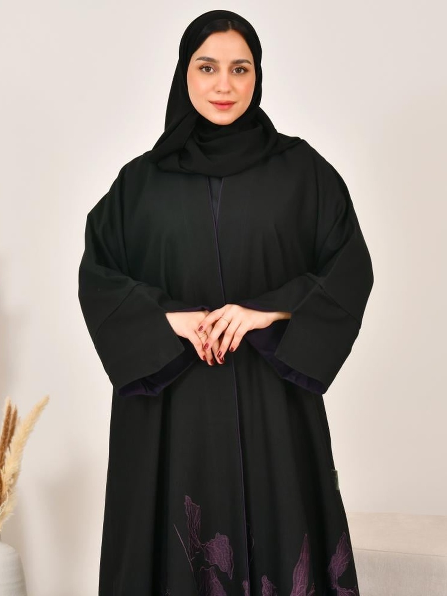 عباية واسعة وتطريز - أسود