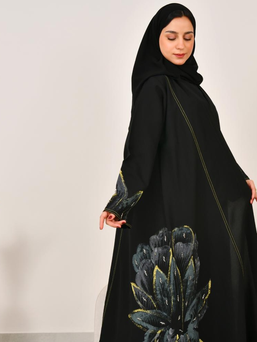 عباية واسعة بطبعة زهور - أسود