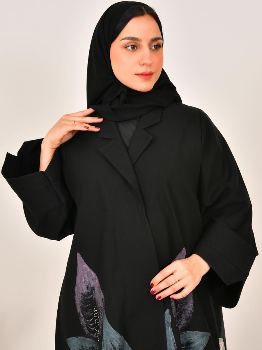عباية واسعة بطبعة بارزة - أسود