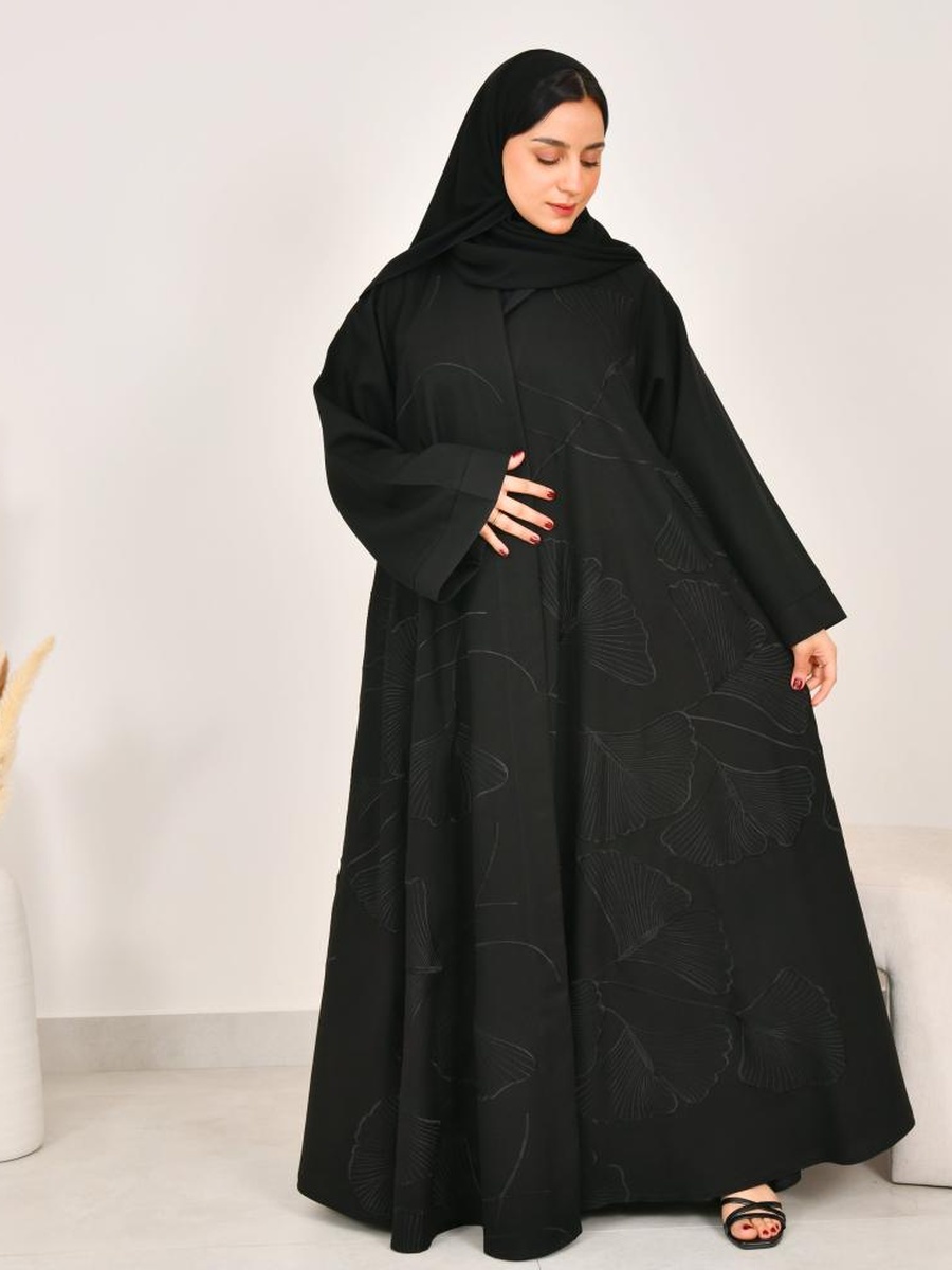 عباية طبقتين وتطريز - أسود