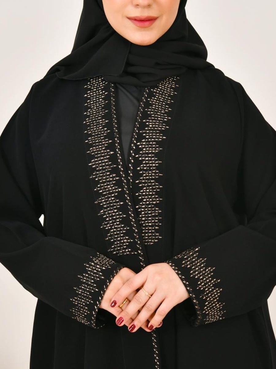 عباية بنمط لف ومطرزة - أسود