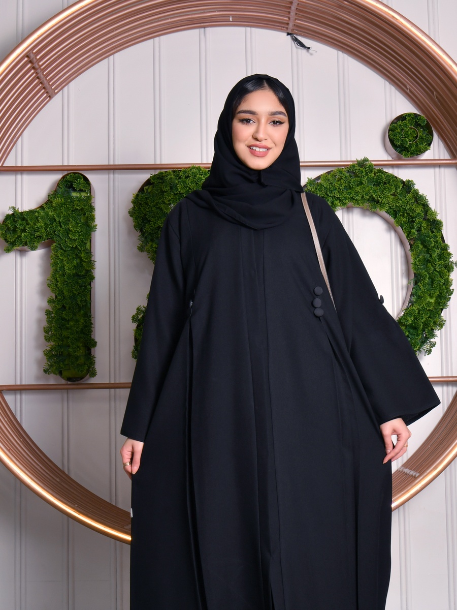 عباية سوداء سادة بأزرار