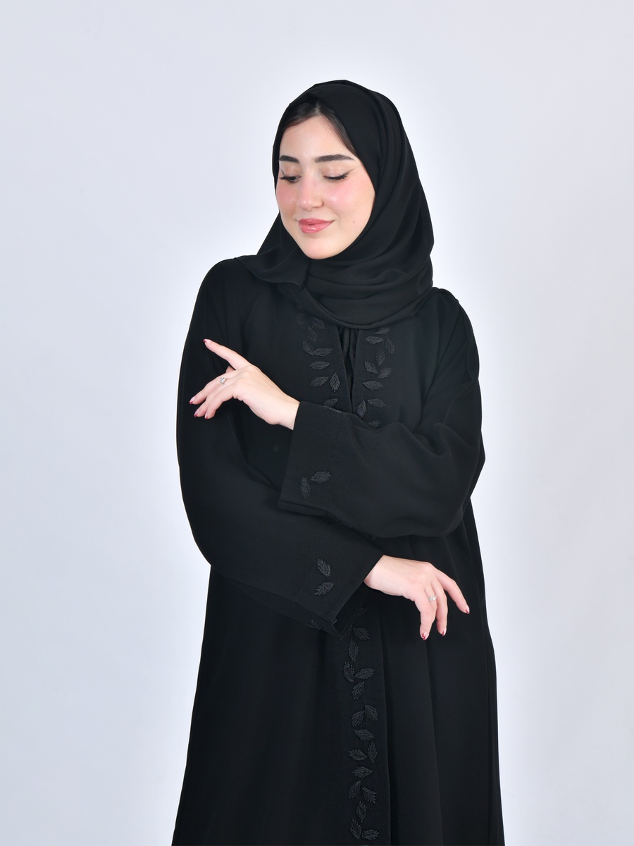 عباية لف مطرزة مع حجاب