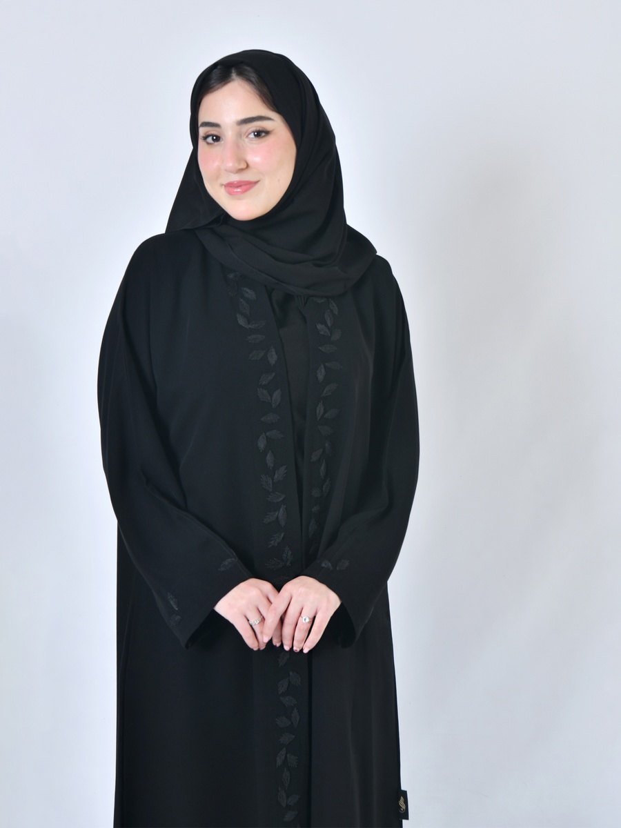 عباية لف مطرزة مع حجاب