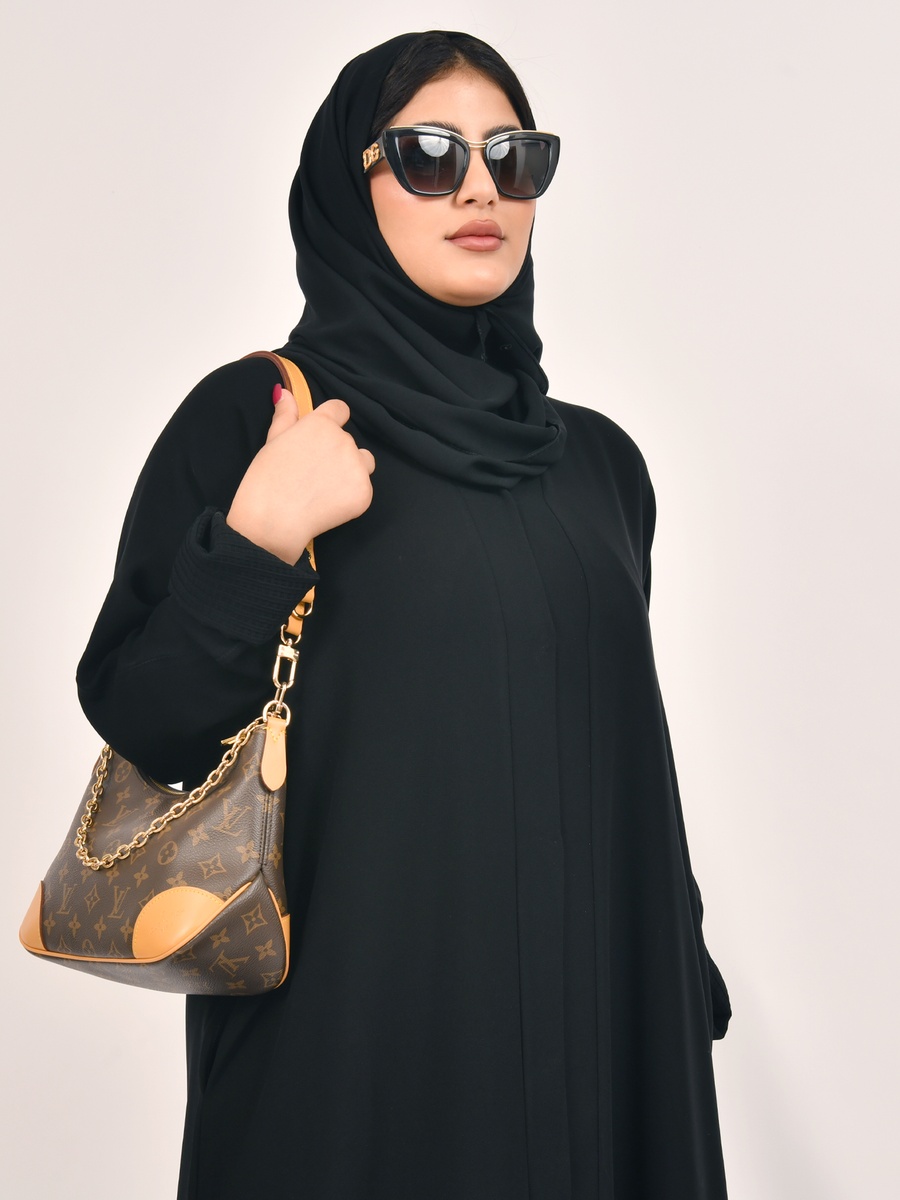 عباية سادة بأزرار كبس