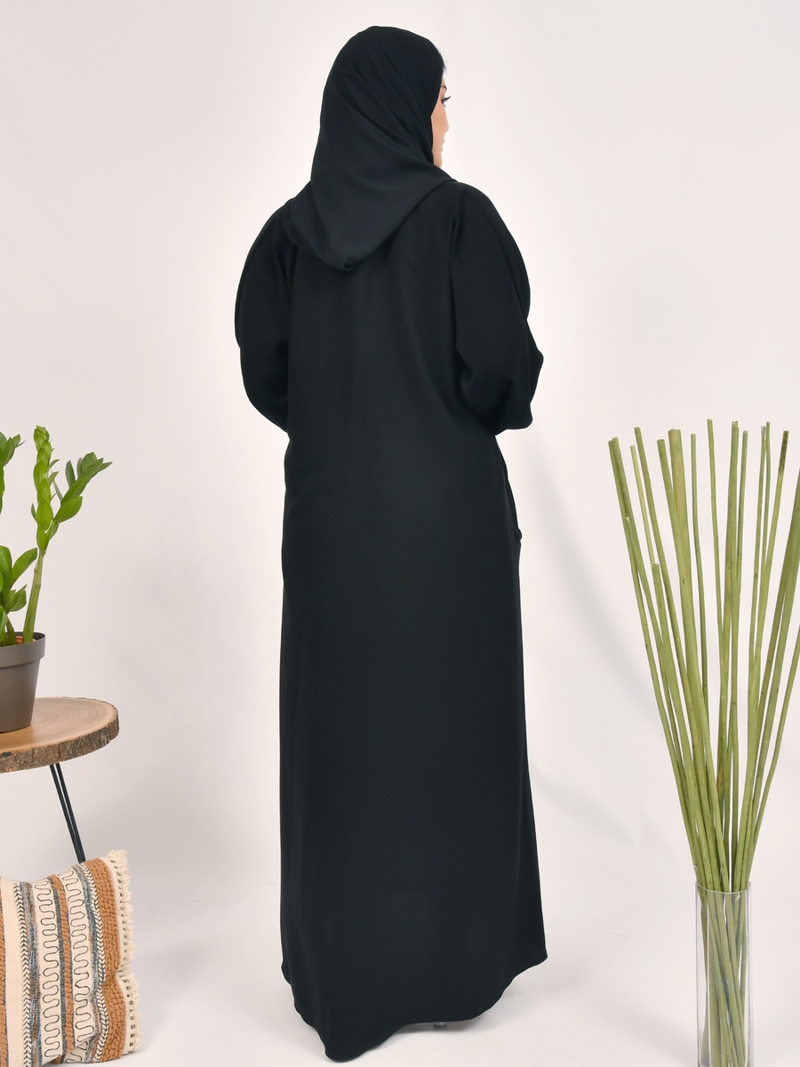 عباية سادة بأكمام بأسورة
