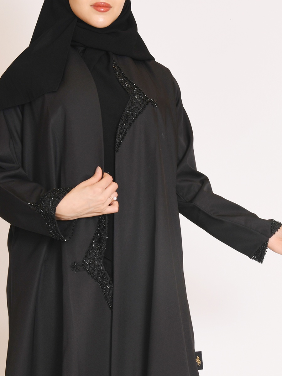 عباية بتفاصيل خرز