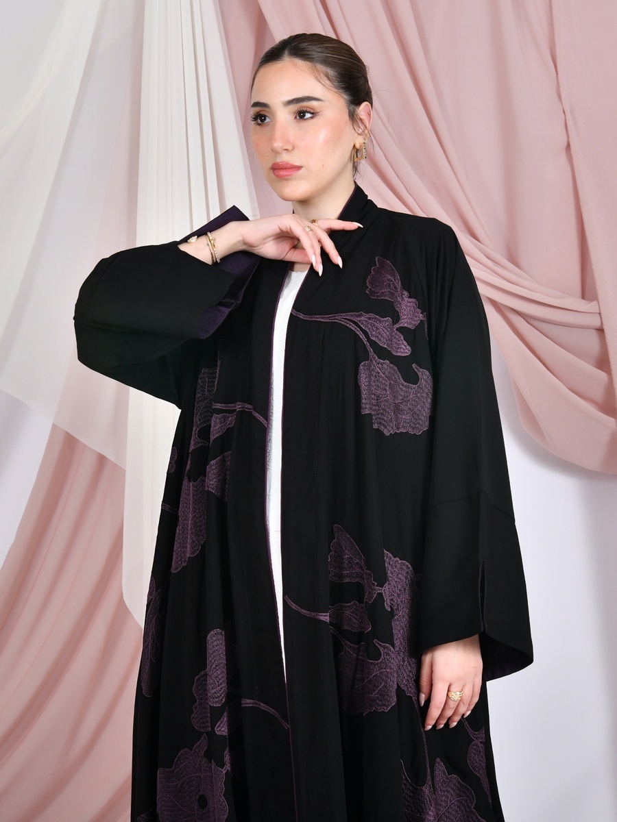 عباية بتطريز أزهار