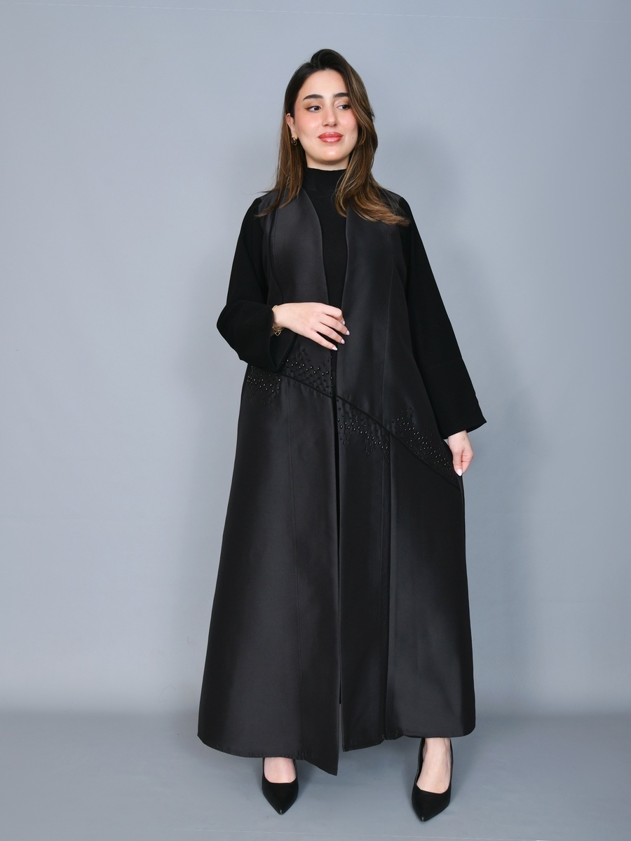 عباية مزينة بالخرز