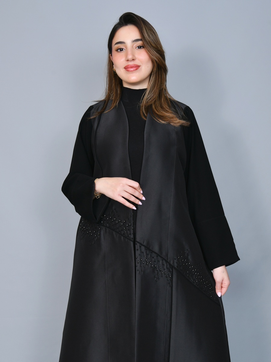 عباية مزينة بالخرز