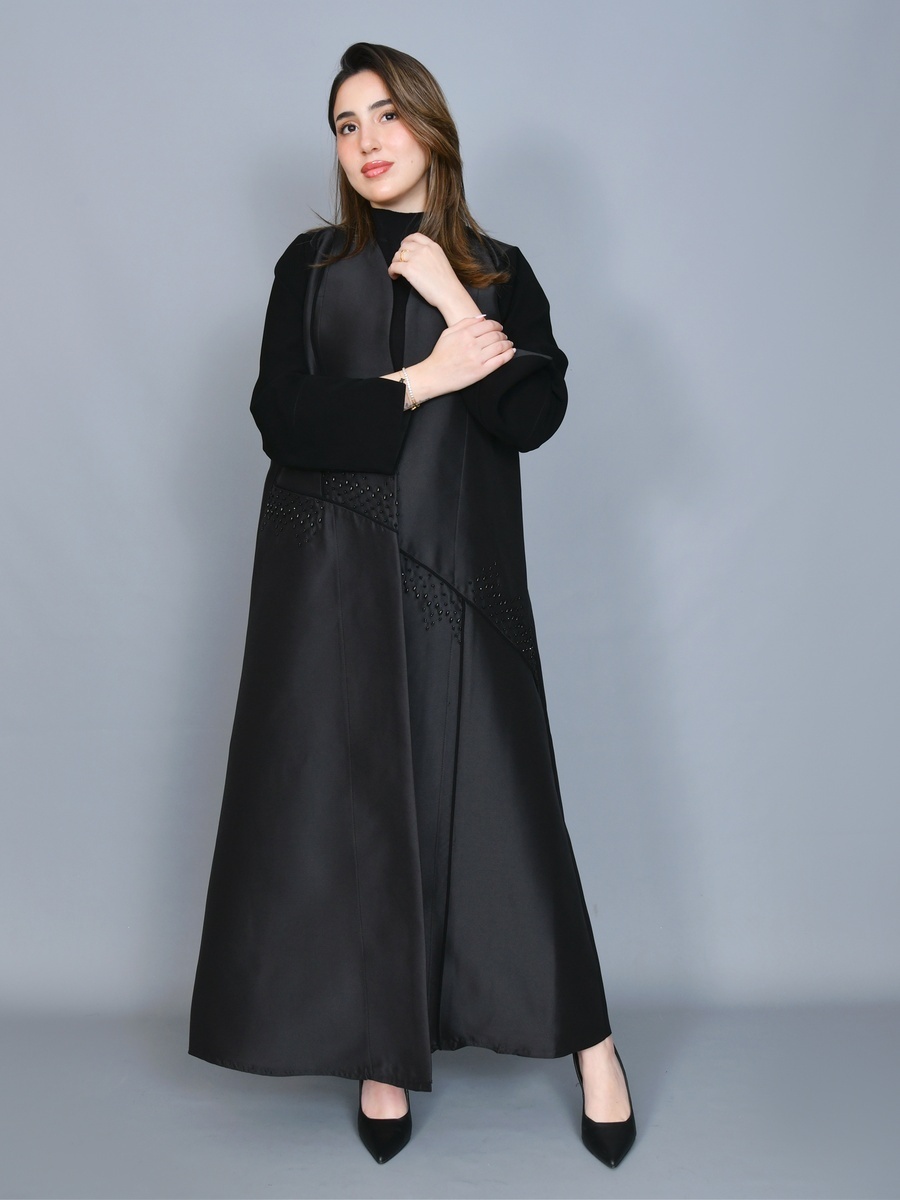 عباية مزينة بالخرز