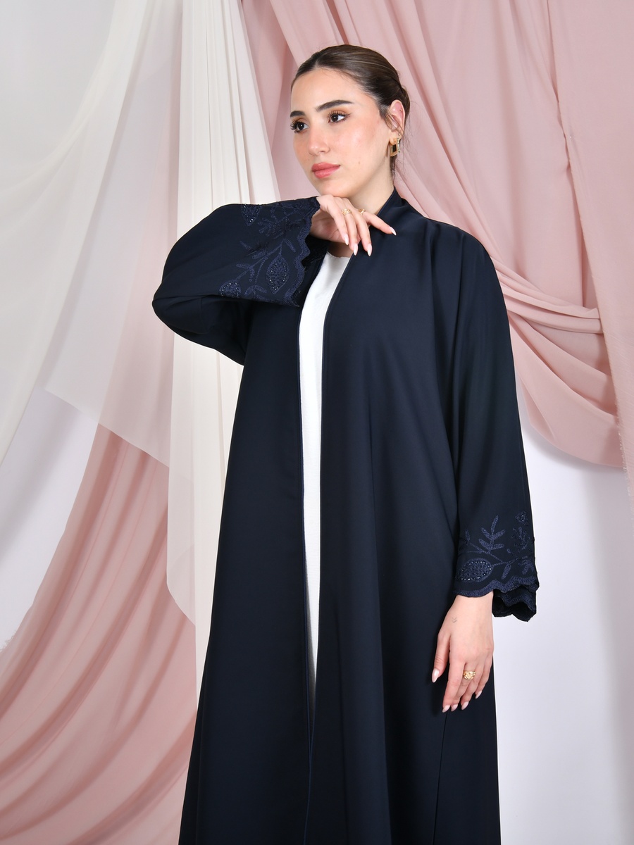 عباية مطرزة