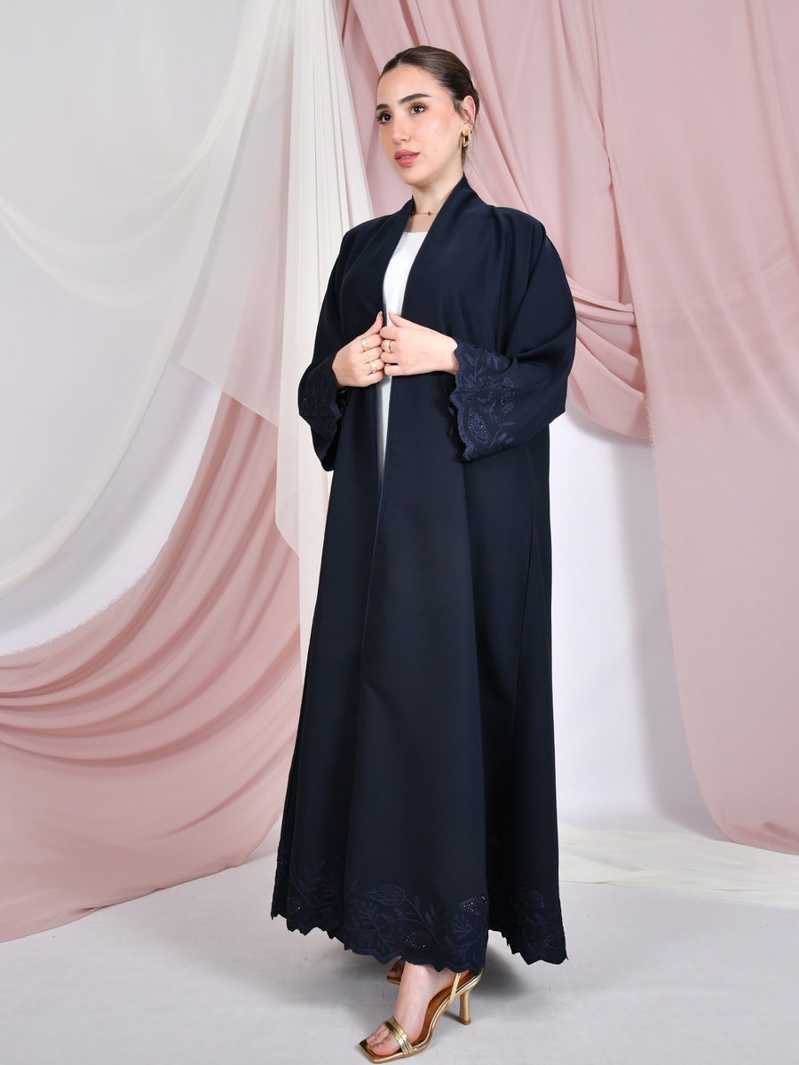 عباية مطرزة